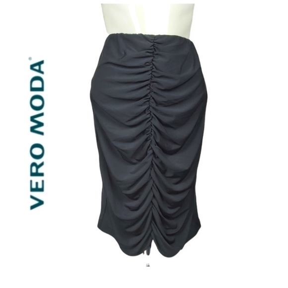 VERO Moda Black Draped Skirt - Picture 1 of 10
